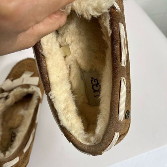 Ugg Womens Moccasin Slippers size 5 - Picture 3 of 12